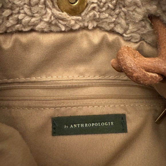 Anthropologie cozy Sherpa crossbody bag - Picture 4 of 5